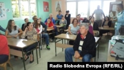 Протест на родителите на ученици во основното училиште во село Коњско во близина на Охрид.