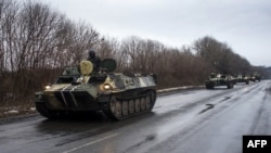 Украин әскери техникалары Дебальцево қаласына кетіп барады. 1 ақпан 2015 жыл.