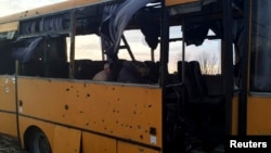 Ուկրաինա - Հարձակման ենթարկված ավտոբուսը Դոնեցկի մերձակայքում, 13-ը հունվարի, 2015թ․