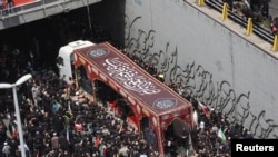 تهران کې د جنازې د مراسمو یوه څنډه