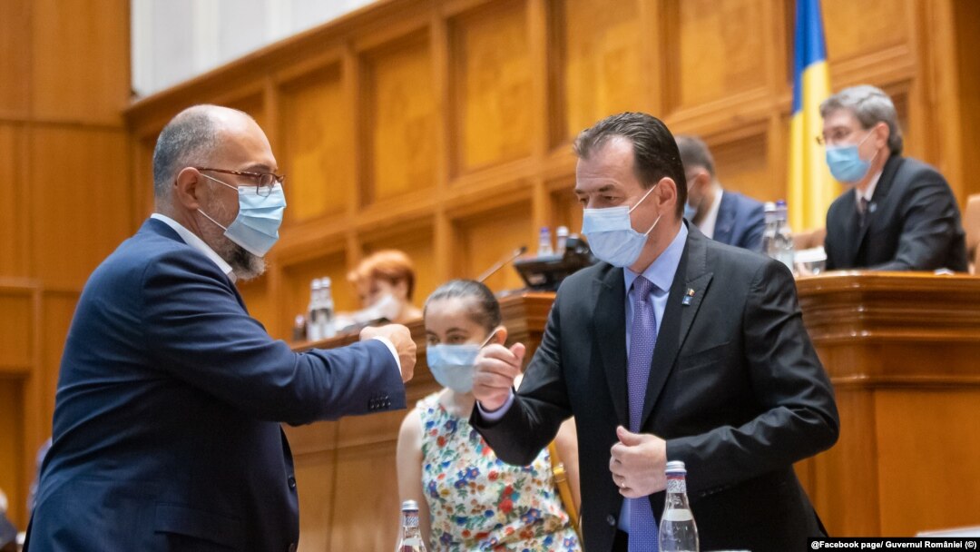 Vicepremierul Kelemen Hunor, președintele UDMR, (stânga) și președintele Camerei, Ludovic Orban, președintele PNL
