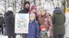 A rally of large families in Severodvinsk. The sign says: "A plot of land is the pillar of the family."