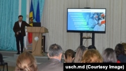 Întâlnirea ministrului Educației, Dan Perciun (pe scenă), cu echipa managerială a Universității „Bogdan Petriceicu Hașdeu” din Cahul din 27 noiembrie 2025. În cadrul acesteia, ministrul a anunțat despre planurile de fuziune a instituției cu Universitatea Tehnică.