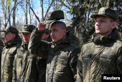 Recruți fotografiați la în regiunea rusă Rostov, în aprilie 2025.