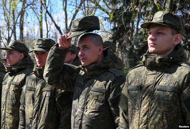Recruți fotografiați la în regiunea rusă Rostov, în aprilie 2025.