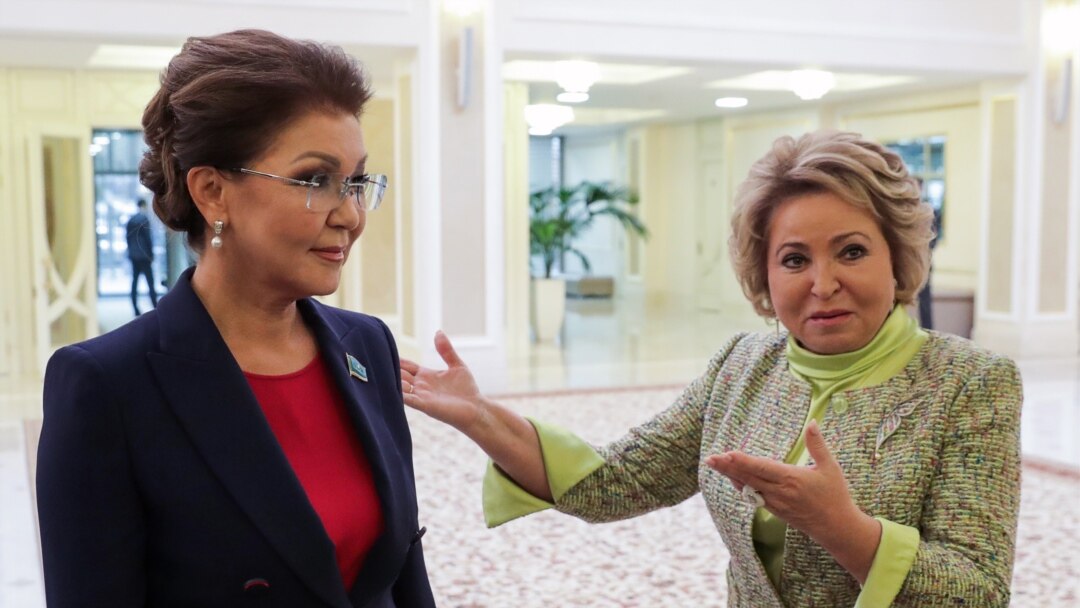 Секс фото трах Ақ кискадағы қара мүше