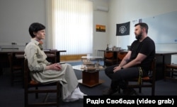 Ігор Безкаравайний, заступник міністра економіки, і кореспондентка Радіо Свобода Євгенія Русецька