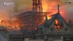 Plamen progutao kulu i krov katedrale Notre Dame