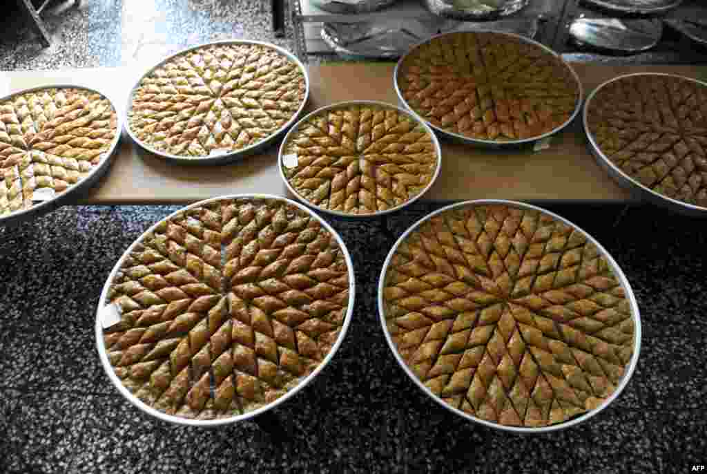 Dulciuri pentru sărbătoarea musulmană a sacrificiului - Eid al-Adha, în capitala Kosovo, Priştina