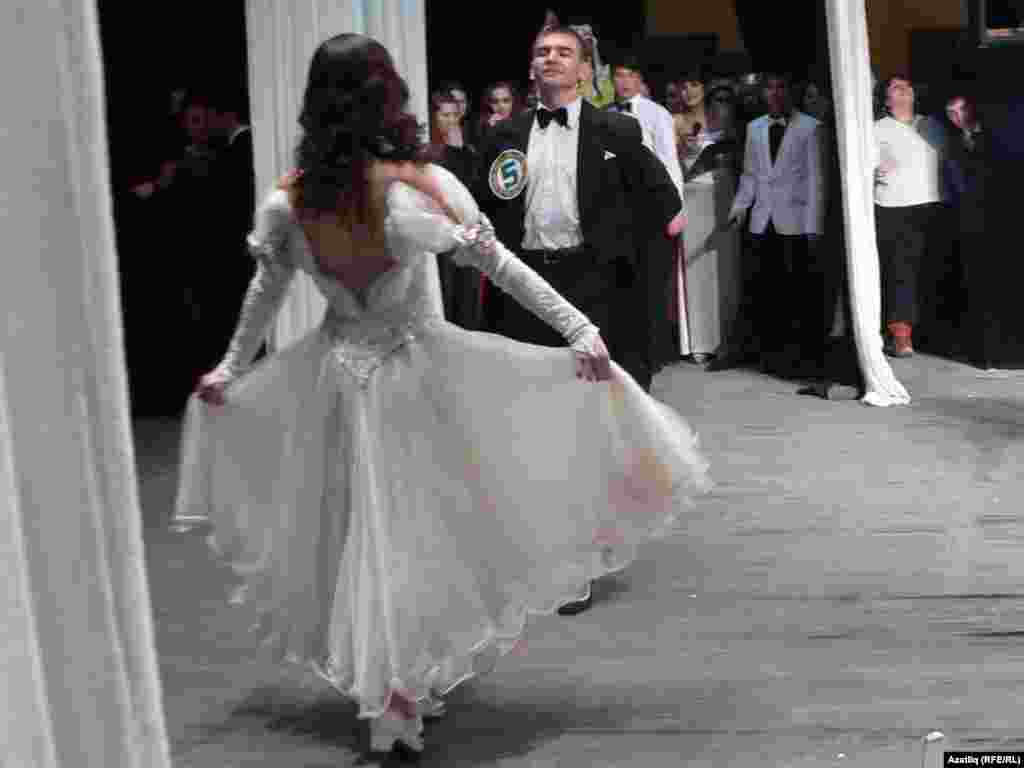 Вальс биюгә осталыкларын да күрсәттеләр