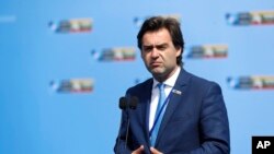Câteva țări est-europene au decis să boicoteze o importantă reuniune a miniștrilor de externe din OSCE ce se ține joi la Skopje, ca să nu se întâlnească cu colegul lor din Rusia. Ministrul Nicu Popescu va merge. 