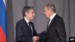 Američki državni sekretar Antony Blinken (lijevo) i ruski ministar vanjskih poslova Sergej Lavrov