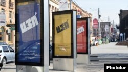 Armenia -- Campaign banners urging Armenians to vote for constitutional changes sought by Prime Minister Nikol Pashinian, Yerevan, March 5, 2020.