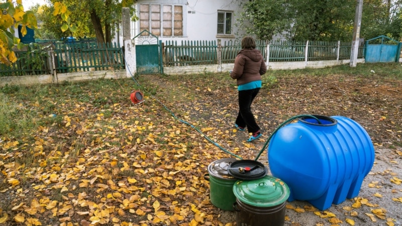 Крымчане жалуются на срывы графика и плохое качество воды