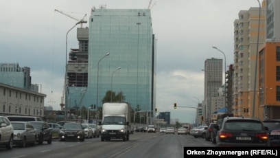 Юбка астындағы дымқыл трусики скрътакамер фото