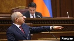 Վարչապետ Նիկոլ Փաշինյանը խորհրդարանում, արխիվ