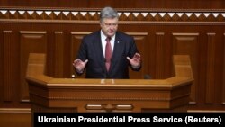 Петро Порошенко під час виступу зі щорічним посланням у парламенті України, 7 вересня 2017 року