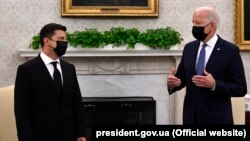 Президент США Джо Байден (справа) и президент Украины Владимир Зеленский. Вашингтон, 1 сентября 2021 г.