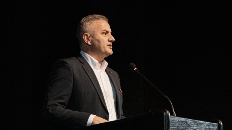 Jasharët mohojnë
përfshirjen në garën për president pas deklaratës së Konjufcës