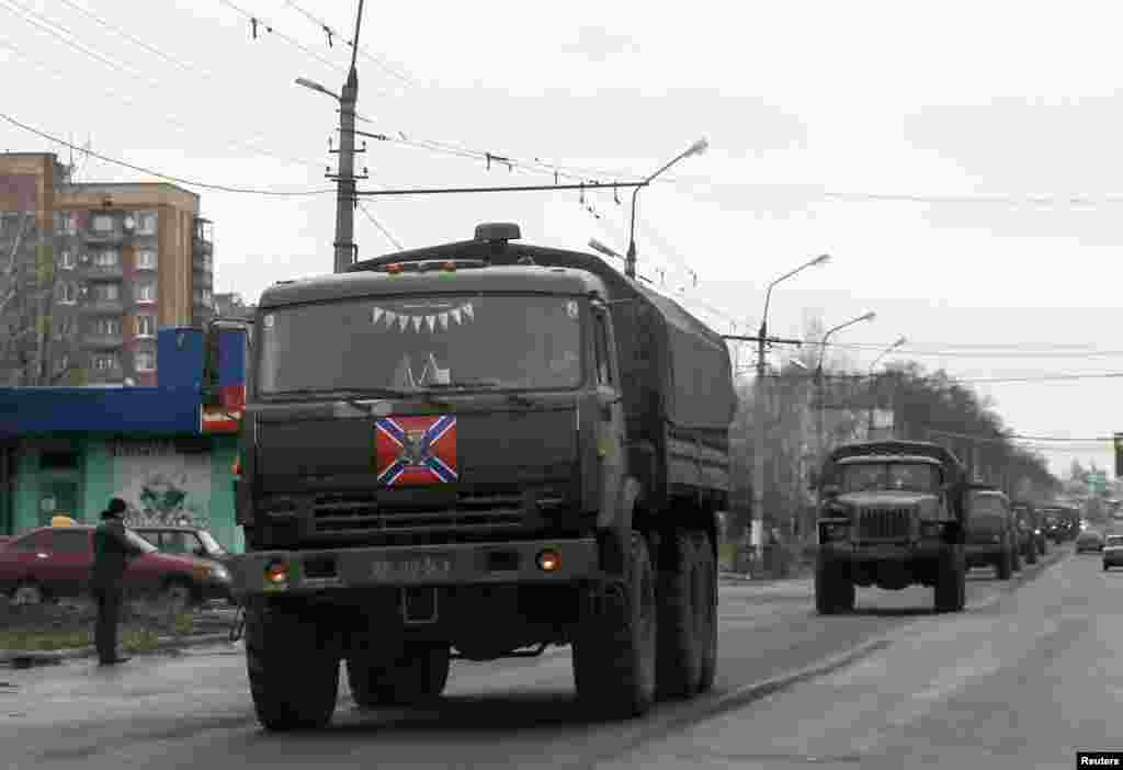 Військова колона проросійських бойовиків у Макіївці, 4 лютого 2015 року