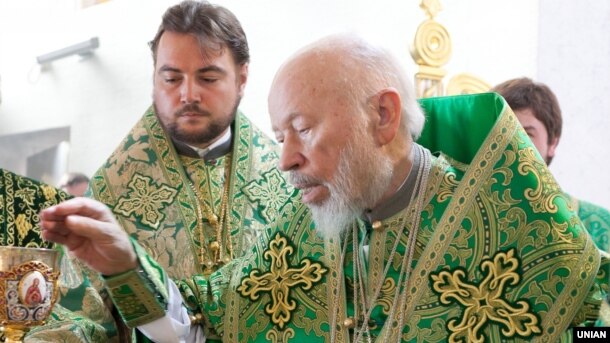 Предстоятель Української православної церкви (МП), митрополит Володимир (Сабодан) (праворуч) та cекретар предстоятеля УПЦ (МП), на той час архієпископ Переяслав-Хмельницький і Вишневський Олександр (Драбинко). Київ, 8 квітня 2012 рік