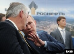 Владимир Путин и Рекс Тиллерсон в Туапсе. 15 июня 2012 года