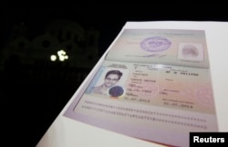 Ruski dokumenti za azil Edwardu Snowdenu