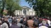 Armenia - Workers of the Nairit chemical plant demonstrate outside the presidential palace in Yerevan, 29Apr2013.