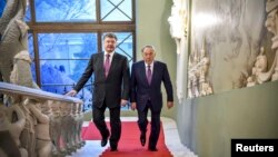 Президент України Петро Порошенко (ліворуч) та президент Казахстану Нурсултан Назарбаєв 