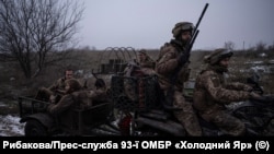 Військовослужбовці 93-ї ОМБР «Холодний Яр» поблизу прифронтового міста Костянтинівка, Донецька область