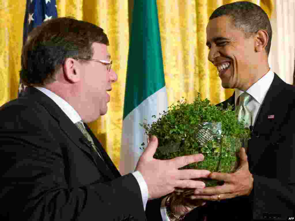 Барак Абама і ірляндзкі прэм'ер Браян Коўэн адзначылі дзень Сьвятога Патрыка ў Белым Доме.