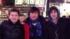 Предположительно казахские студенты Диас Кадырбаев и Азамат Тажаяков вместе с Джохаром Царнаевым (справа). Фото из социальной сети "ВКонтакте".