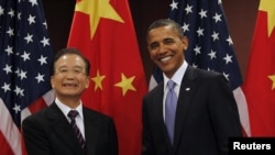 China's Premier Wen Jiabao (left) and U.S. President Barack Obama at the UN building on September 23