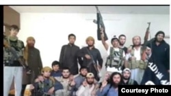 آرشیف - شماری از جنگجویان گروه داعش