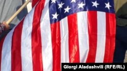 بیرق ملی امریکا (تصویری از آرشیف، جنبۀ تزئینی دارد)