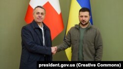 Ignazio Cassis korábbi svájci elnök és ukrán kollégája, Volodimir Zelenszkij Kijevben 2022. október 20-án