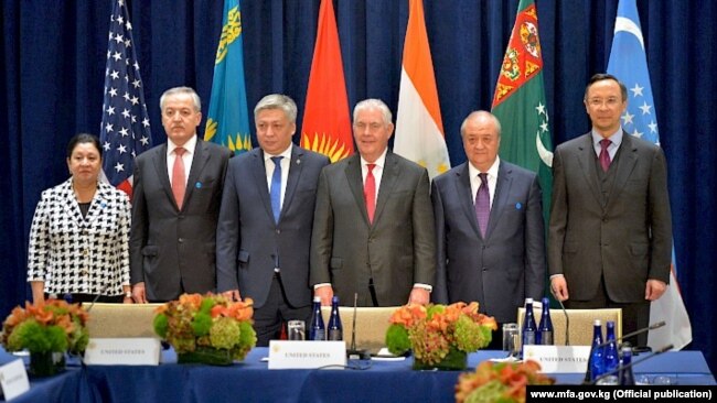 Госсекретарь США Рекс Тиллерсон с министрами иностранных дел стран Центральной Азии. Нью-Йорк, США, 22 сентября 2017 года.