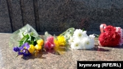 Севастопольцы принесли цветы к памятнику Тарасу Шевченко. Севастополь, 9 марта 2026 года