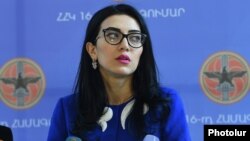 Armenia - Justice Minister Arpine Hovannisian speaks to journalists during a congress of the ruling Republican Party, November 26, 2016.