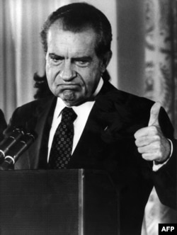 Президент Никсон после объявления о своей отставке в связи с Уотергейтским делом