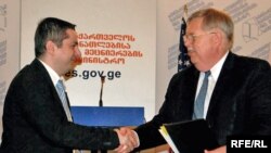 ნიკა გვარამია (მარცხნივ) და ჯონ ტეფტი