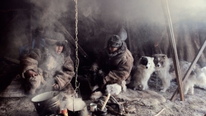 Әнші Максим толығымен жалаңаш сурет