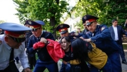 Задержания во время акции протеста в Алматы в День единства народа Казахстана, 1 мая 2019 года.