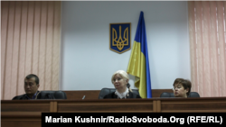 Суддя Лідія Щебуняєва (в центрі)