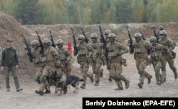 Militari ucraineni și NATO în manevre in apropiere de Kiev, 30 sept., 2019