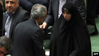 Бірінші адамның көзқарасы бойынша лесбияндық порно видео Әйелімнің есектегі үйдегі видеосы бірінші рет