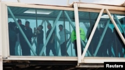 ABŞ-dən deportasiya olunan venesuelalı miqrantlar.