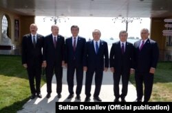 Политические лидеры, прибывшие на саммит ССТГ.