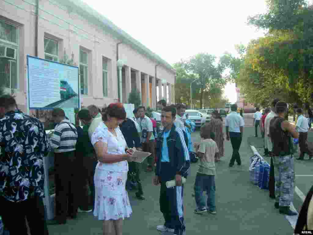 Муҳоҷирони корӣ бармегарданд #12