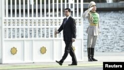 Türkmenistanyň prezidenti 26-njy martda, gijäniň ýarynda ýurduň harby goşunynyň söweş taýýarlygyny barlamagy buýurdy.